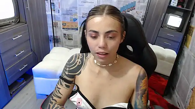 Snapshot of i_am_nina_ chatting on February 2025 11:15:01 PM i am nina online show from February 2025 11:15:01 PM