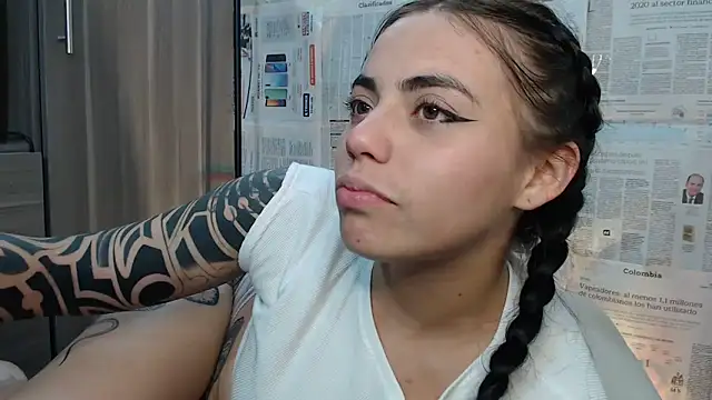 Snapshot of i_am_nina_ chatting on February 2025 02:50:02 AM i am nina online show from February 2025 02:50:02 AM