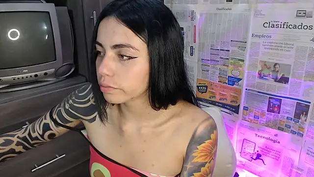 Snapshot of i_am_nina_ chatting on February 2025 01:47:02 AM i am nina online show from February 2025 01:47:02 AM