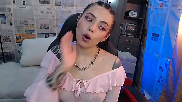 Snapshot of i_am_nina_ chatting on October 2025 07:11:01 PM i am nina online show from October 2025 07:11:01 PM