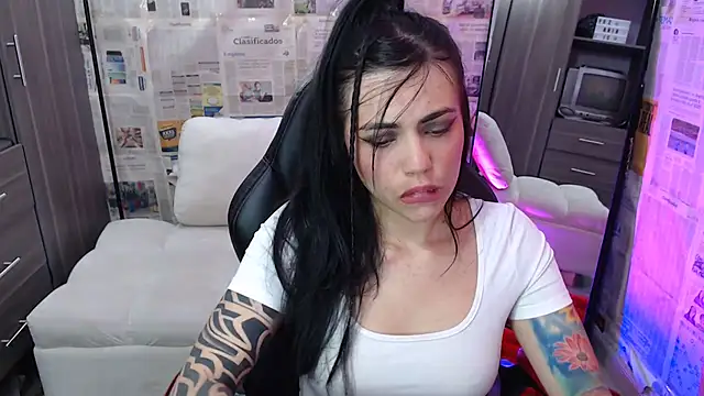 Snapshot of i_am_nina_ chatting on October 2025 09:57:01 PM i am nina online show from October 2025 09:57:01 PM