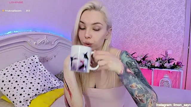 LillyMoure  online show from March 2025 03:01:01 AM