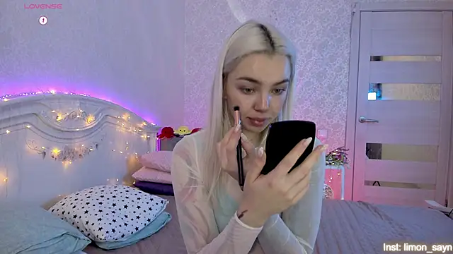 LillyMoure  online show from October 2025 11:36:01 PM