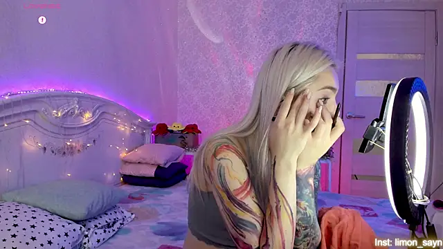 LillyMoure  online show from October 2025 12:32:01 AM