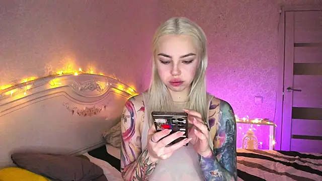 LillyMoure  online show from February 2026 11:09:02 PM