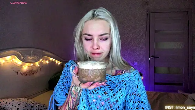LillyMoure  online show from May 2026 11:44:02 PM