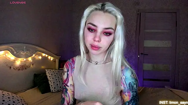 LillyMoure  online show from May 2026 11:25:02 PM