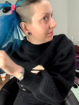 MissCumberdale online show from December 2025 06:23:01 PM