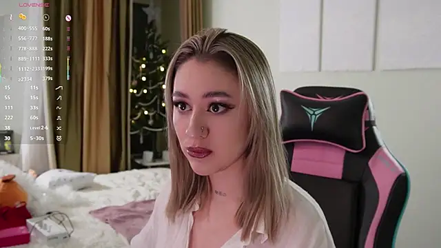 Fiona-Love online show from December 2025 05:20:02 PM