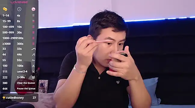 andrewmhilton  online show from February 2025 06:09:02 PM