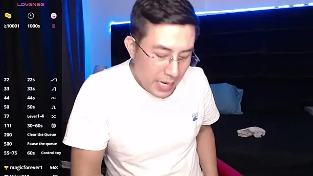 andrewmhilton  online show from March 2025 02:28:02 AM