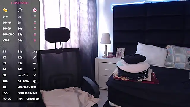 andrewmhilton  online show from September 2025 04:51:02 PM