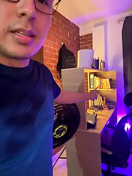 andrewmhilton  online show from September 2025 04:49:01 AM