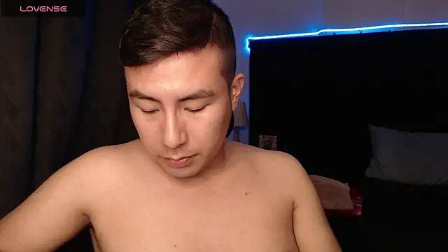 andrewmhilton  online show from October 2025 06:22:02 AM