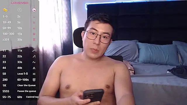 andrewmhilton  online show from November 2025 07:13:01 PM