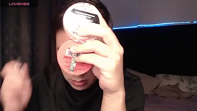 andrewmhilton  online show from January 2026 06:40:01 AM