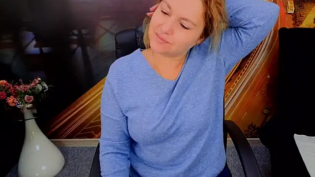 Snapshot of EmmaxPark chatting on December 2025 07:17:01 AM EmmaxPark online show from December 2025 07:17:01 AM