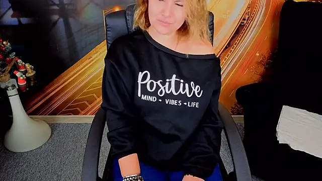 Snapshot of EmmaxPark chatting on December 2025 07:12:01 AM EmmaxPark online show from December 2025 07:12:01 AM