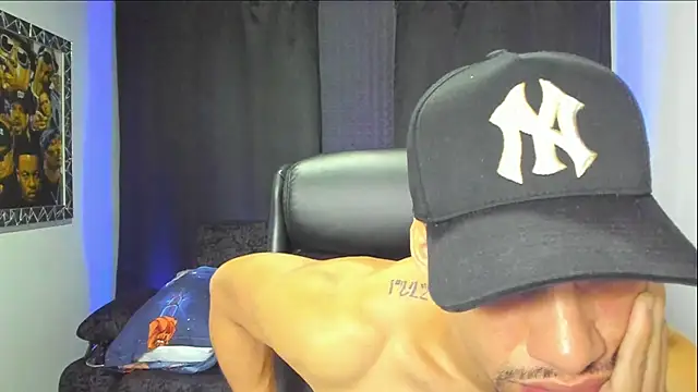 jhonnysnow17 online show from December 2025 08:42:02 AM