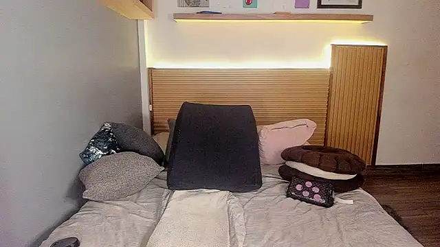 Snapshot of megan_dreamsss chatting on December 2025 01:24:01 AM megan dreamsss online show from December 2025 01:24:01 AM