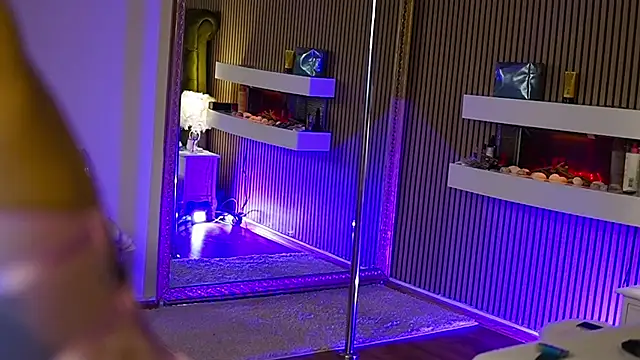 Snapshot of TiffanyMaze chatting on December 2024 11:05:02 AM TiffanyMaze online show from December 2024 11:05:02 AM