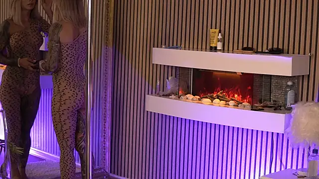 Snapshot of TiffanyMaze chatting on September 2025 06:02:01 AM TiffanyMaze online show from September 2025 06:02:01 AM