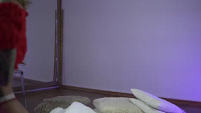 Snapshot of TiffanyMaze chatting on October 2025 06:33:01 AM TiffanyMaze online show from October 2025 06:33:01 AM