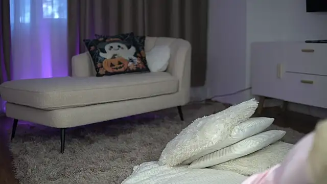 Snapshot of TiffanyMaze chatting on October 2025 11:44:02 AM TiffanyMaze online show from October 2025 11:44:02 AM