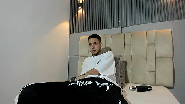 Snapshot of ricardo333 chatting on April 2026 02:24:01 PM ricardo333 online show from April 2026 02:24:01 PM