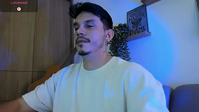 alejandro stark online show from April 2026 10:12:02 PM
