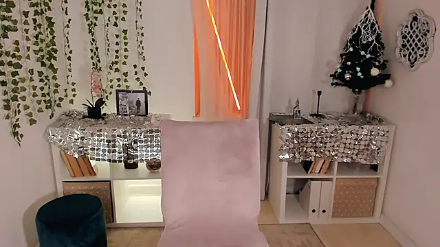 Snapshot of mia_x_love chatting on December 2025 06:53:02 AM mia x love online show from December 2025 06:53:02 AM