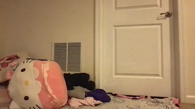 Snapshot of LiverandBrat77 chatting on October 2025 02:00:02 AM LiverandBrat77 online show from October 2025 02:00:02 AM