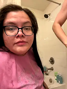 Snapshot of LiverandBrat77 chatting on December 2025 10:40:02 PM LiverandBrat77 online show from December 2025 10:40:02 PM