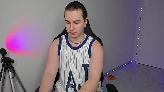 Vincent Strong online show from February 2025 02:49:01 PM