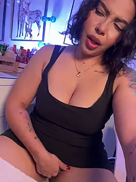 Snapshot of GigiiStone chatting on March 2026 07:05:01 PM GigiiStone online show from March 2026 07:05:01 PM