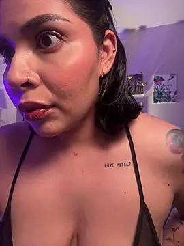 Snapshot of GigiiStone chatting on April 2026 12:08:02 AM GigiiStone online show from April 2026 12:08:02 AM