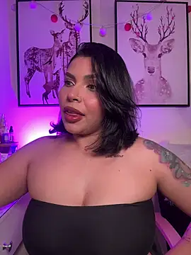 Snapshot of GigiiStone chatting on April 2026 10:40:02 PM GigiiStone online show from April 2026 10:40:02 PM