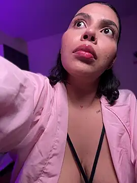 Snapshot of GigiiStone chatting on April 2026 11:16:01 PM GigiiStone online show from April 2026 11:16:01 PM