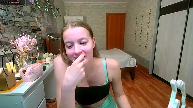   Aphrodita  wow   online show from March 2026 04:12:02 PM