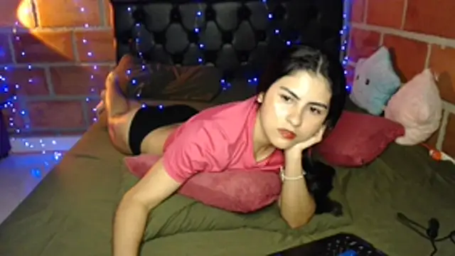 Nathacha online show from November 2025 11:03:01 PM