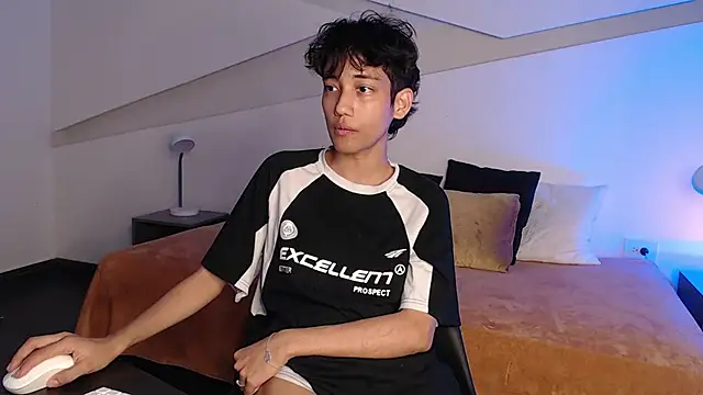 hot little bunny online show from February 2025 11:30:01 PM