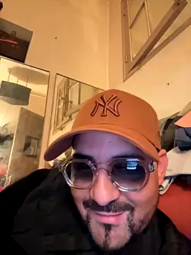 salumicha85 online show from November 2025 06:25:02 AM