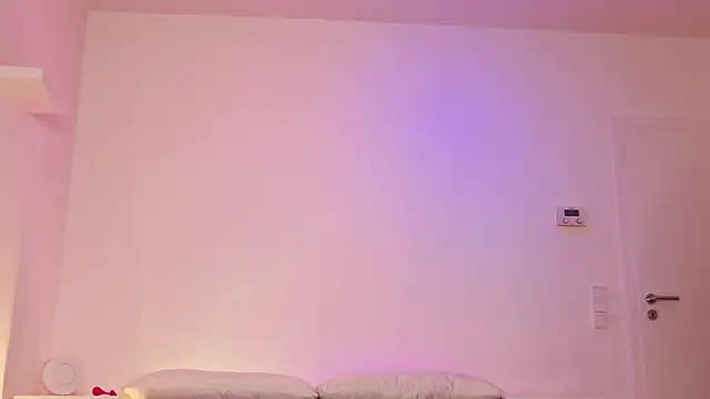 Snapshot of MonaLoreen chatting on February 2025 06:59:02 AM MonaLoreen online show from February 2025 06:59:02 AM