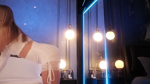 Snapshot of Rikka_Moore chatting on October 2025 10:44:02 AM Rikka Moore online show from October 2025 10:44:02 AM