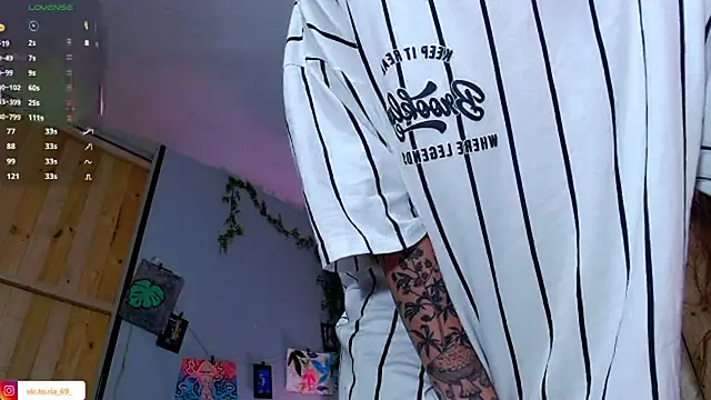 VickyJackson  online show from October 2025 04:59:02 PM