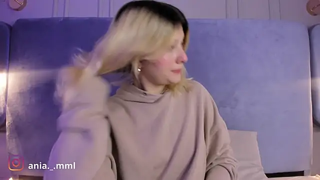 Snapshot of Ania_jones chatting on September 2025 08:01:01 PM Ania jones online show from September 2025 08:01:01 PM