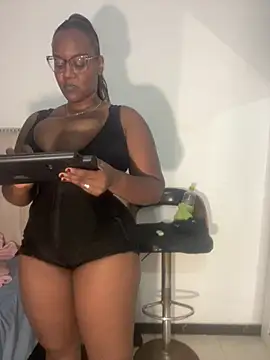 LiraRusso online show from July 2026 10:51:02 PM