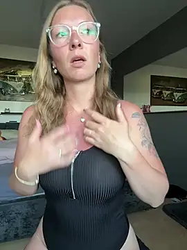 Snapshot of BunnyDiamond1 chatting on May 2026 05:10:02 PM BunnyDiamond1 online show from May 2026 05:10:02 PM