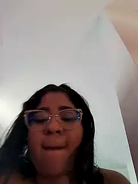 Snapshot of Yelly chatting on February 2026 03:18:02 PM Yelly online show from February 2026 03:18:02 PM