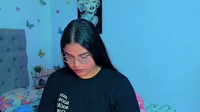 Snapshot of mabellfox chatting on December 2024 07:11:02 PM mabellfox online show from December 2024 07:11:02 PM